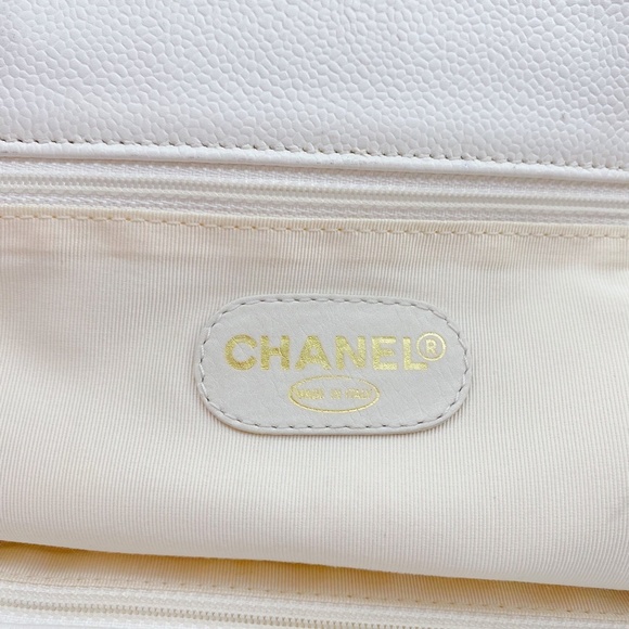 Sale!❤️Chanel Vintage Caviar Wood Handle Tote - Picture 11 of 16